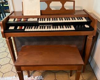 Pre-Sale Available:$100     Conn Caprice Deluxe Organ (Excellent Condition)