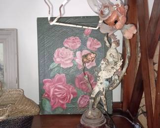 Vintage figural lamp
Angel and roses motif