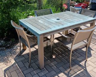 Outdoor dining table and chairs set 
