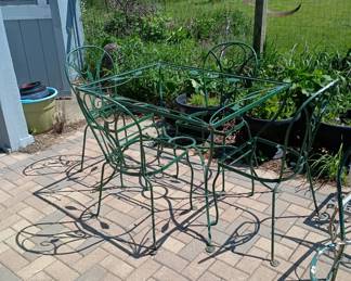 Vintage four top dining table and chairs set 
42"x 30" table top