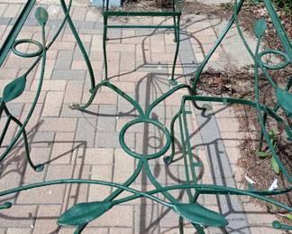 Table top details with round  plant holder