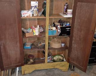 With fixed shelves
Loaded with character 