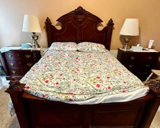 Gorgeous queen size bed