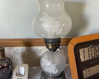 Vintage Lamp withpainted roses