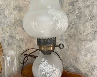 Frosted hurrican table lamp
