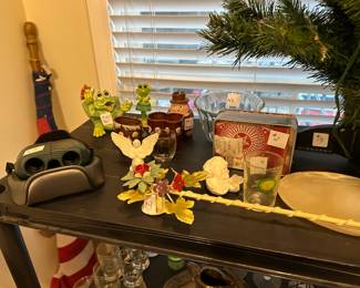 Shot glasses, frogs, and binoculars