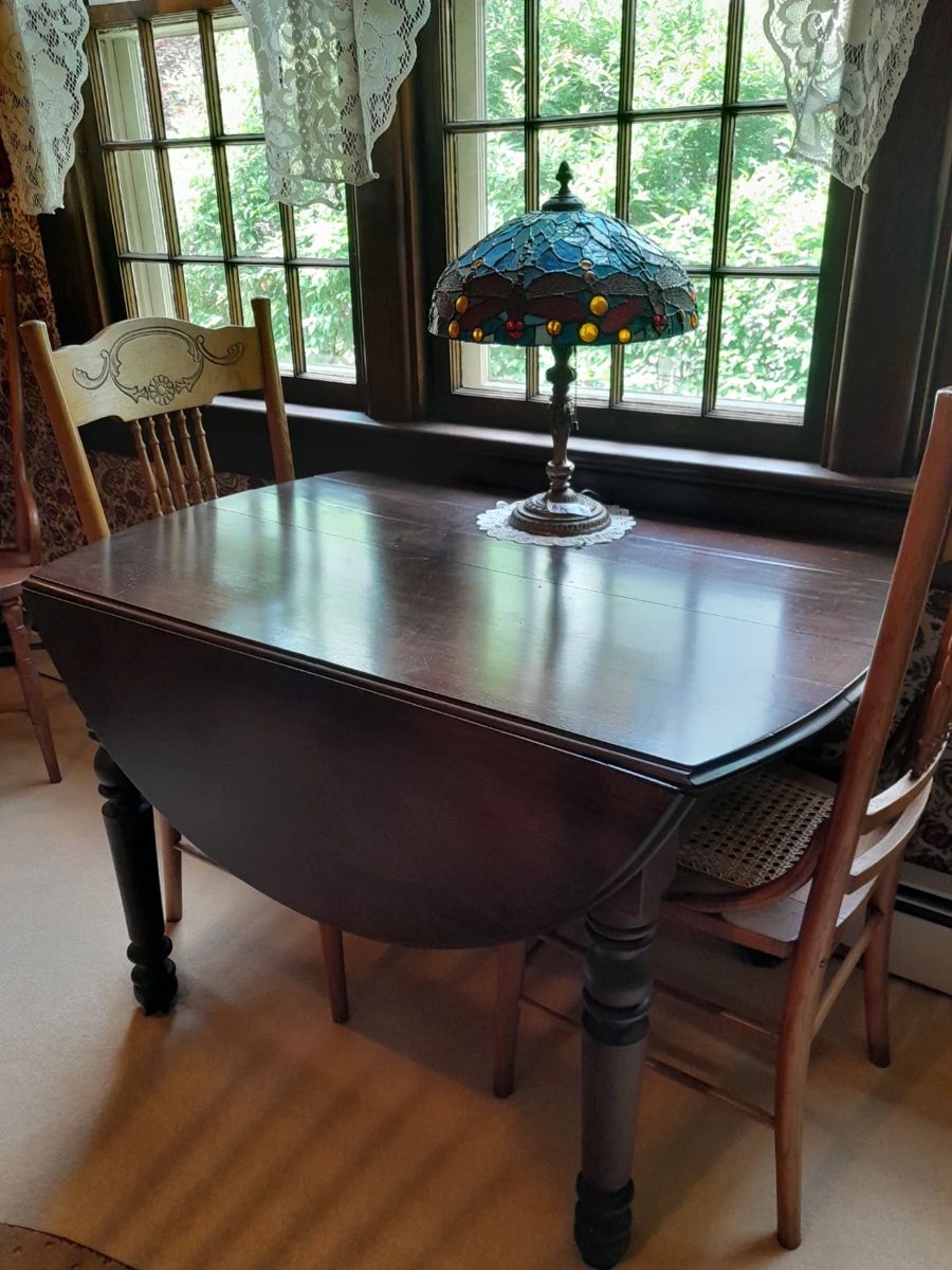 Table with two chairs - Lamp is NOT for sale