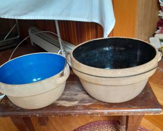 Crockery bowls with handles