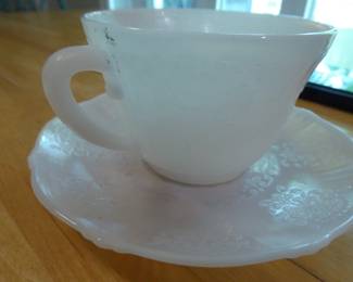 American Sweetheart dinnerware   78 pieces