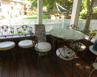 Table/6 chairs/2 keaves