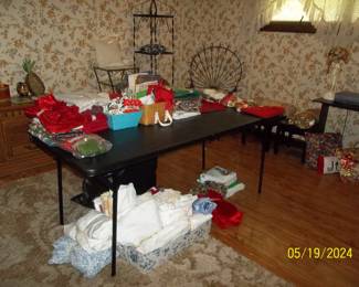 linens, more Christmas