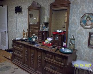 dresser that goes with the king size adjustable bed