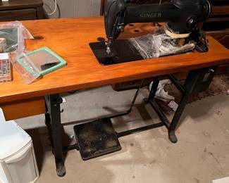 1948 Singer Commercial High Speed Sewing Machine, Model 241-12
