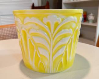 Vintage Haeger Yellow Cachepot. Photo 1 of 2. 