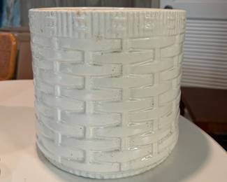 Vintage Haeger Lattice Cachepot, Cracked. Photo 1 of 3. 