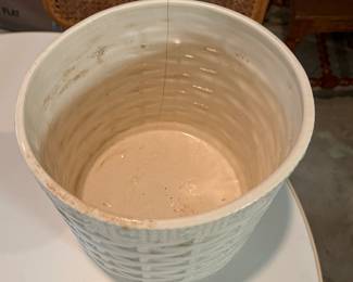 Vintage Haeger Lattice Cachepot, Cracked. Photo 3 of 3. 