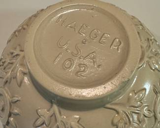 Vintage Haeger Putty-Color Bowl #102. Photo 2 of 2. 