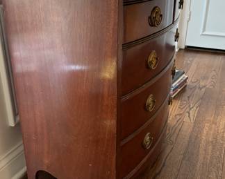 Vintage Marshall Field's Mahogany 5-Drawer Bow Front Chest of Drawers with Hidden Pull Out Tray. Measures 30" W x 17" D x 32" H. Photo 3 of 3. 