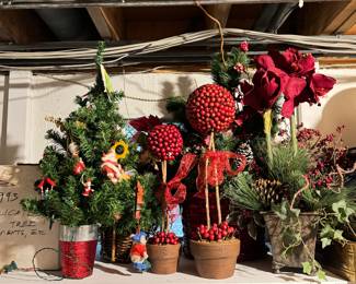 Christmas Decorations --- TONS OF DECORATIONS!