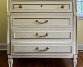 Vintage United Furniture Company Chest of Drawers. Measures 40" W x 19" D x 46" H. 