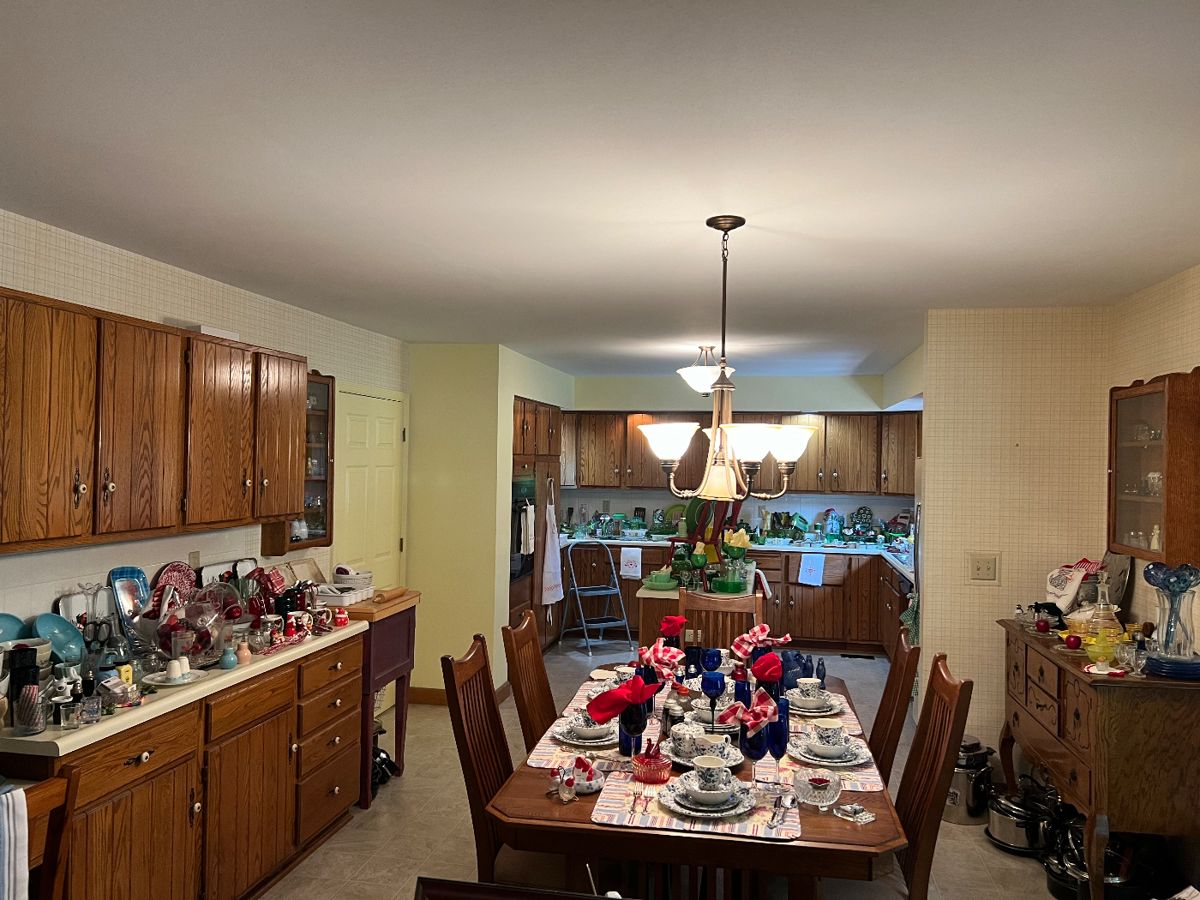 Vans Estate Sales Saint Charles starts on 6/28/2024