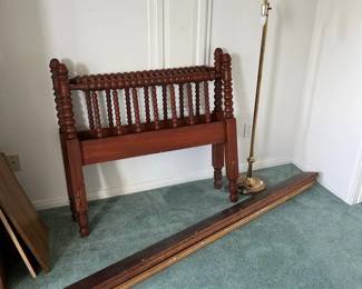 twin spindle bed