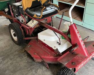 Snapper riding lawn mower—needs repair