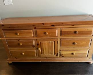 Pine dresser