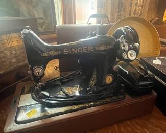 Singer Sewing machine with Art Deco styling!