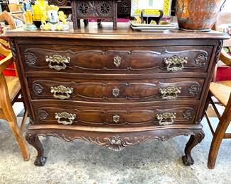 French three-drawer chest