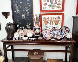 Imari, wall hangings, carved boxes