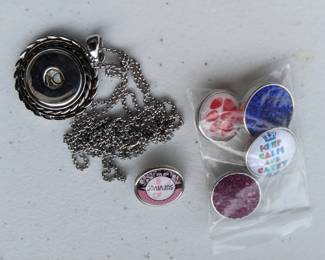 button necklace swappable buttons