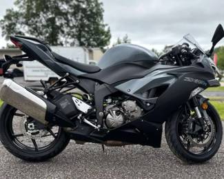 2019 Kawasaki Ninja ZX6R motorcycle
ONLY! 700 miles
