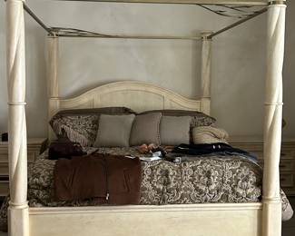  California king size canopy bed