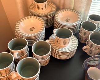 This is a great desert set of Pfaltzgraff! Plates, Bowls and Coffee Mugs! 