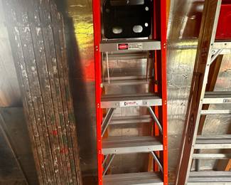 A Keller 6 foot fiberglass ladder! 
