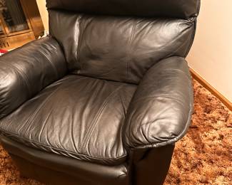 Got the keys on Monday Aug 5th. Here are pics of the initial walk through.  Great vintage items from every category! More pics coming daily as we start to unpack this huge sale! 