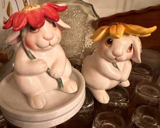 Got the keys on Monday Aug 5th. Here are pics of the initial walk through.  Great vintage items from every category! More pics coming daily as we start to unpack this huge sale! 