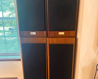 Two sets of terrific speakers! The tall set on the bottom are KLH the smaller seat on the top are Jensen! All four work perfectly! 
