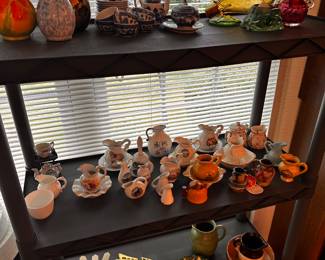 Another shelving unit filling up with great little treasures! Perfect smalls for you eBay and Etsy folks! 