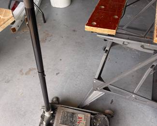Great old 1 1/2 ton hydraulic jack! Works perfectly! 