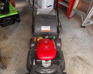 OUTSTANDING Honda Lawn Mower! Self Propelled! Bagger etc...