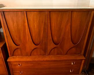 This is the Gentleman's Chest! Gorgeous vintage Mid Century Modern Broyhill Brasilia Premier Series #6130-41 Gentleman’s or Door Chest comprised of a walnut frame, double doors with sculpted details, 2 fixed upper shelves, 4 upper dovetail drawers, and 2 large lower drawers, all with brass hardware.  Beautiful condition! 
