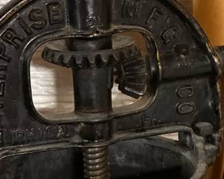 I ADORE this table top apple press! (Actually any fruit would work! ) It looks so sweet! 