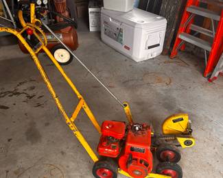 Mc Lane Edger! Briggs and Stratton Engine! 