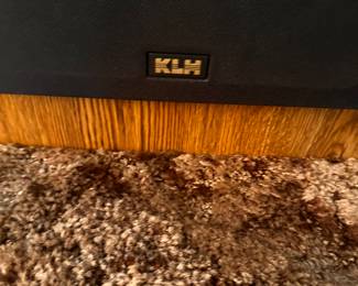 Two sets of terrific speakers! The tall set on the bottom are KLH the smaller seat on the top are Jensen! All four work perfectly! 