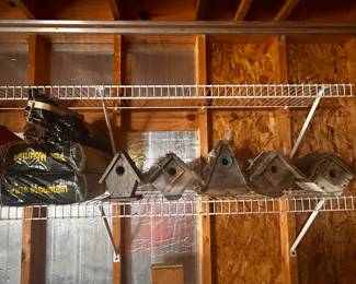 Some great wooden primitive bird houses! 