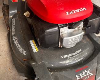 OUTSTANDING Honda Lawn Mower! Self Propelled! Bagger etc...