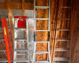 Estway ladder!. 4 SECTIONS Locking ladder with multiple configurations. Versatile use. Maximum length 16 feet Keywords: Extension, tall, large painter, painting, contractor, construction, professional grade, osha, step ladder.