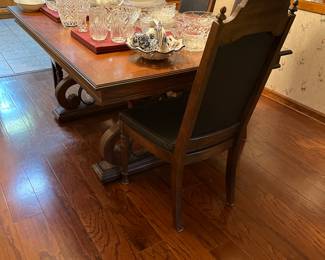 The table is book-matched oak, had two 18" leaves, and full like-new table pads. It has two captain's chairs and four side chairs.
